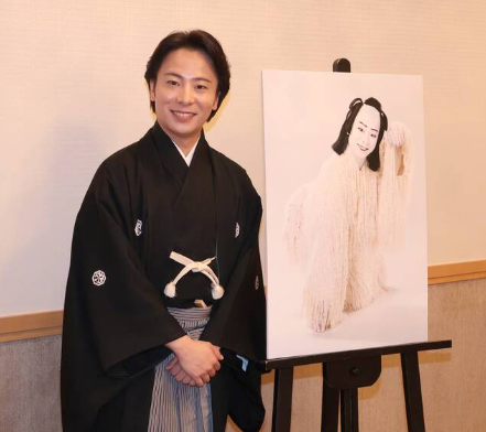 学歴：早稲田大学、白鴎高校